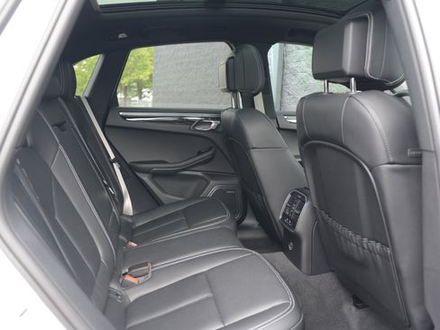 Used 2026 Porsche Macan AWD/4WD image 32