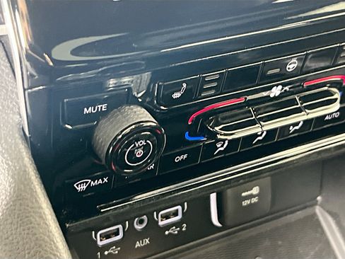 Used 2023 Jeep Grand Cherokee Altitude image 19