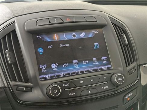 Used 2017 Buick Regal Sport Touring image 21