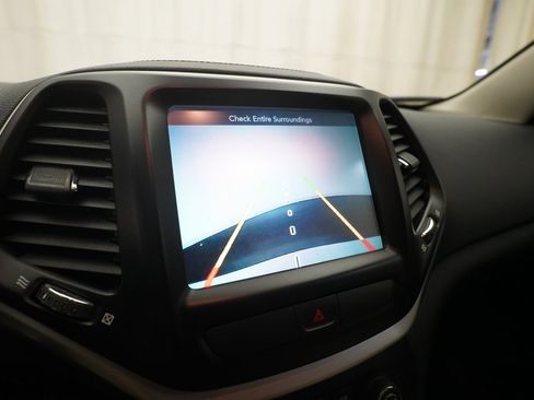 Used 2016 Jeep Cherokee Latitude w/ Cold Weather Group image 19