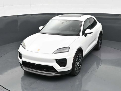 Certified 2025 Porsche Macan Electric RWD image 30