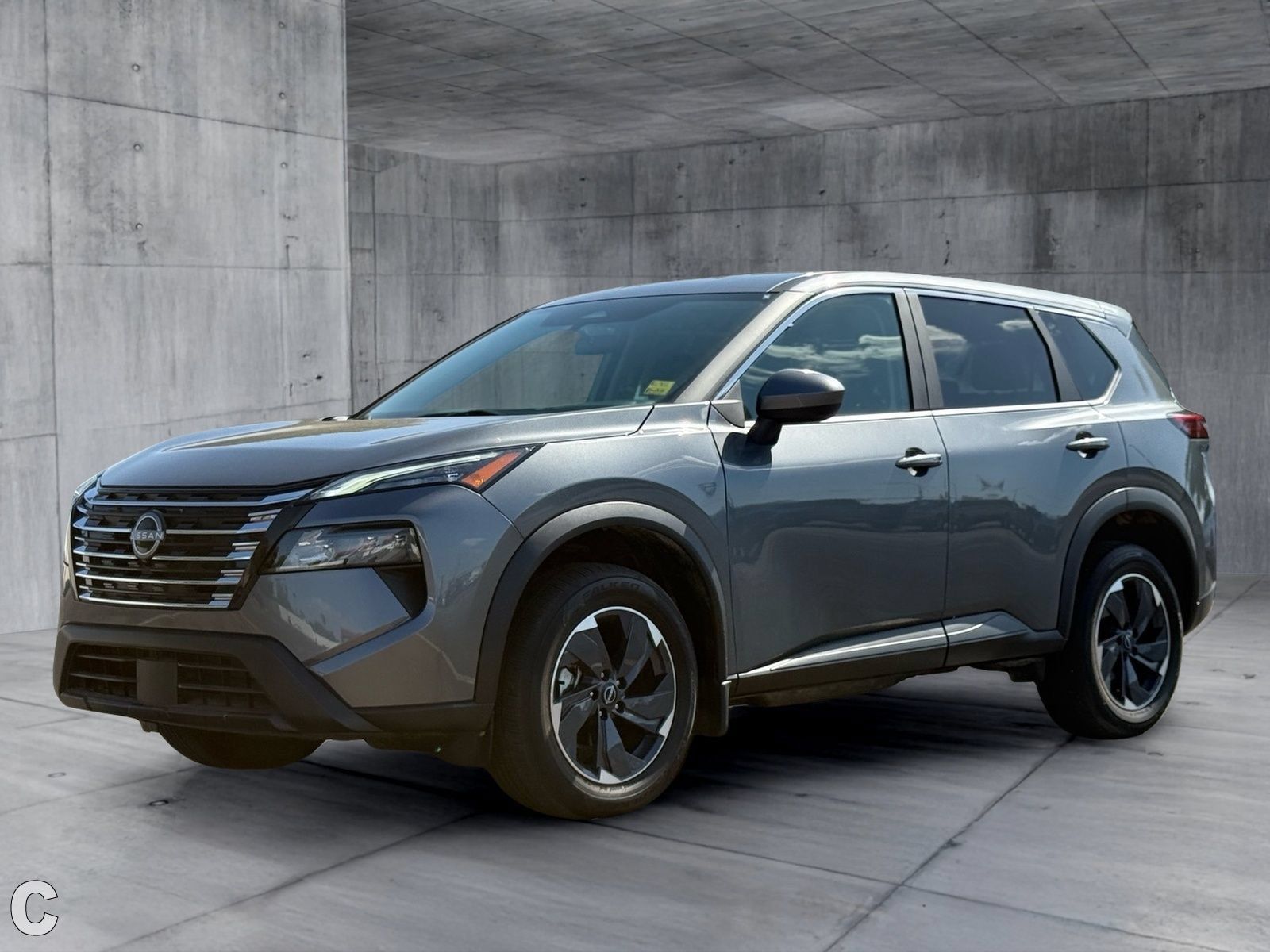 Used 2024 Nissan Rogue SV FWD image 2