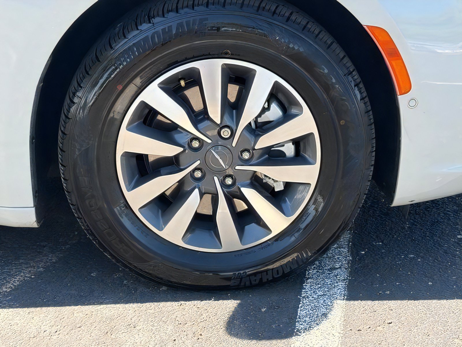 Used 2021 Chrysler Pacifica Touring-L w/ Uconnect Theater Family Group FWD image 10