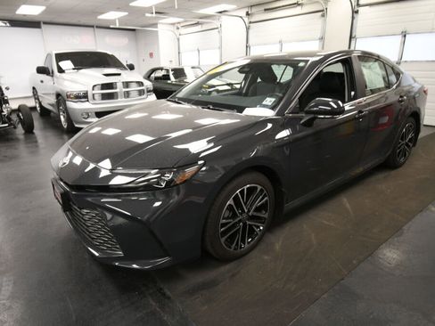 Certified 2025 Toyota Camry XLE FWD image 4