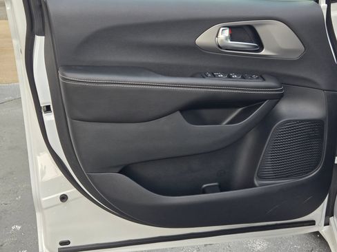 New 2027 Chrysler Pacifica LX FWD image 17