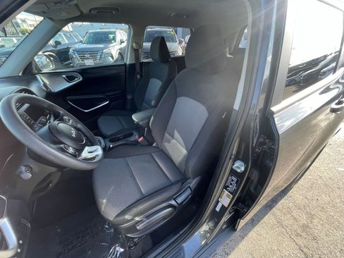 Used 2025 Kia Soul LX w/ LX Technology Package image 36