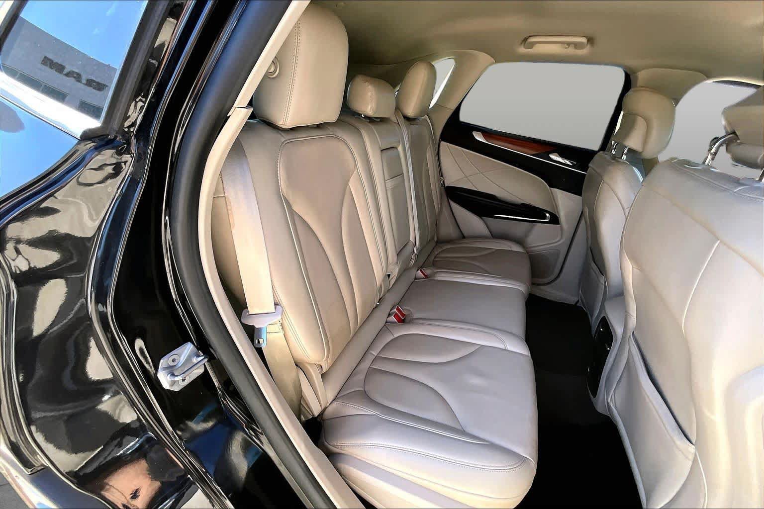 Used 2019 Lincoln MKC Select w/ Select Plus Package FWD image 16