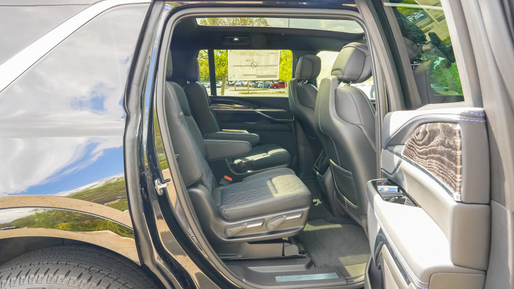 Used 2026 Cadillac Escalade IQL Luxury AWD/4WD image 11