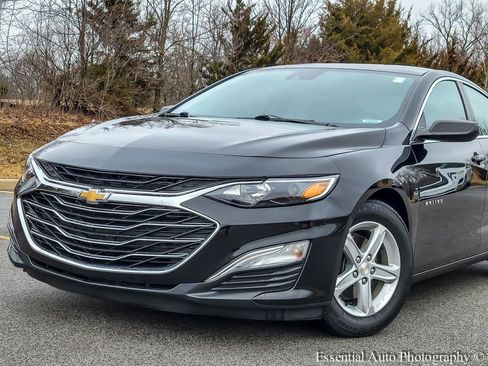 Used 2023 Chevrolet Malibu LS image 2