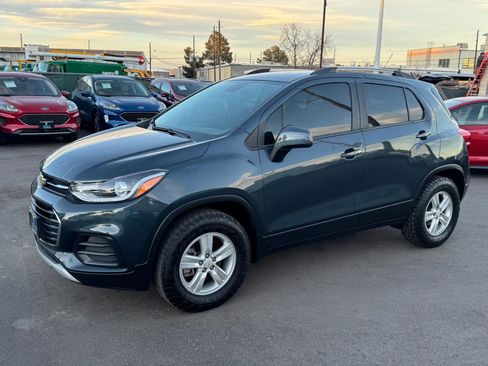 Used 2021 Chevrolet Trax LT image 2