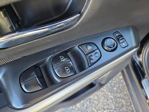 Used 2020 Nissan Kicks SV w/ Exterior Package image 9