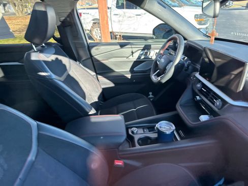 Used 2025 Ford Explorer ST image 28