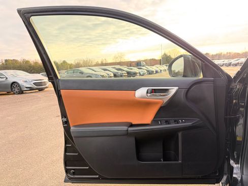 Used 2012 Lexus CT 200h Premium image 12