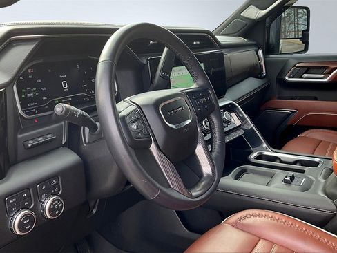 Used 2024 GMC Sierra 2500 Denali Ultimate image 14