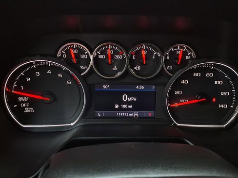 Used 2021 Chevrolet Suburban LT w/ LT Signature Package image 4