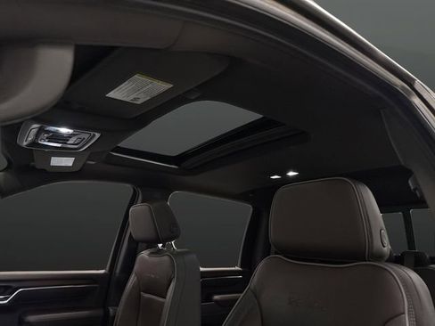 Used 2025 GMC Sierra 3500 Denali image 7