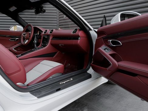 New 2025 Porsche 718 Cayman S RWD image 32