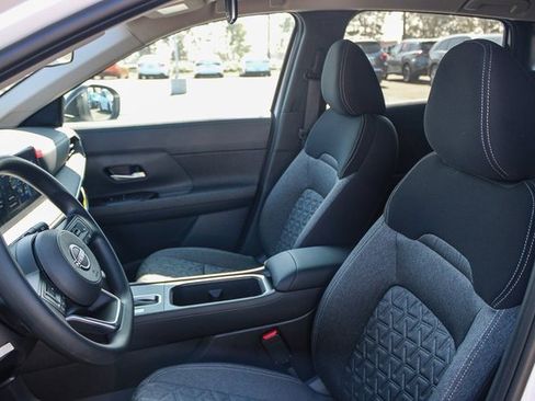 New 2026 Nissan Kicks SV image 18