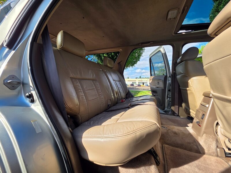 Used 2002 Toyota 4Runner SR5 AWD/4WD image 18