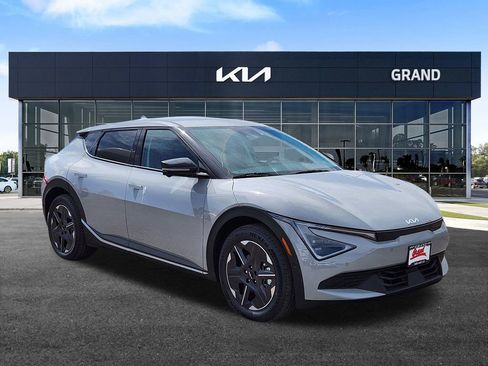 New 2025 Kia EV6 Light w/ Light LR Technology Package image 2