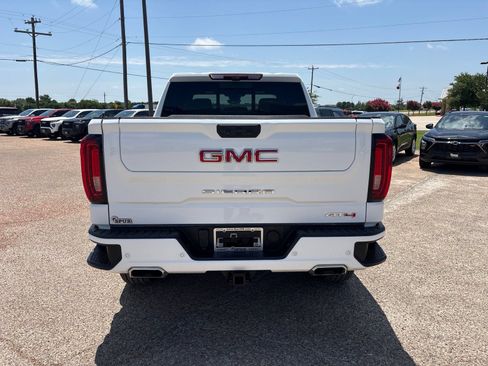 Used 2024 GMC Sierra 1500 AT4 w/ Technology Package AWD/4WD image 5
