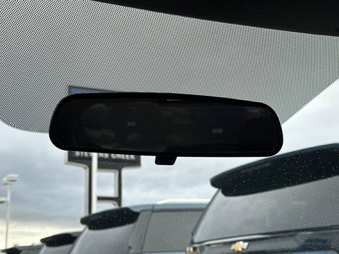 Used 2018 Nissan Kicks S image 24