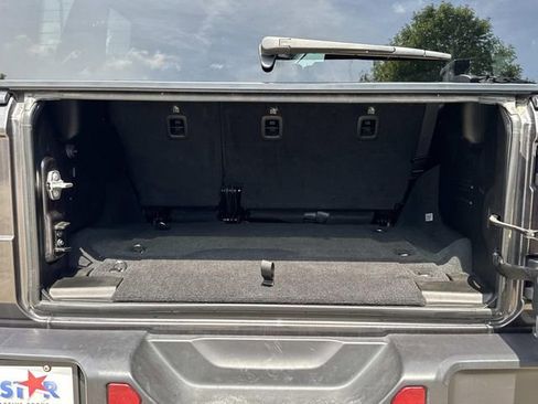 Used 2025 Jeep Wrangler Unlimited Rubicon AWD/4WD image 11