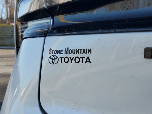 Used 2024 Toyota Prius Prime Premium image 9