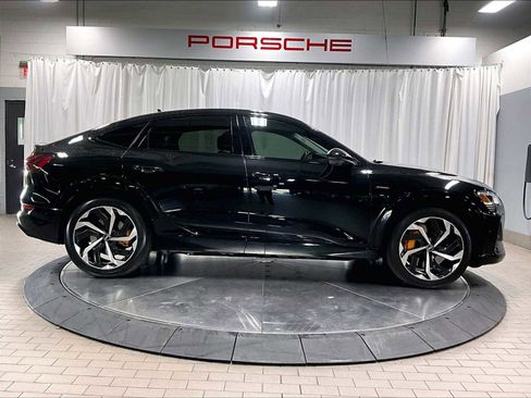 Used 2022 Audi e-tron Premium Plus image 11