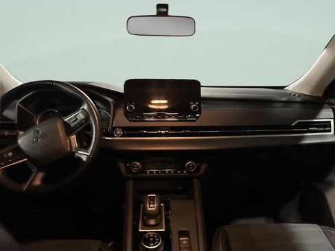 Used 2024 Mitsubishi Outlander SE image 61