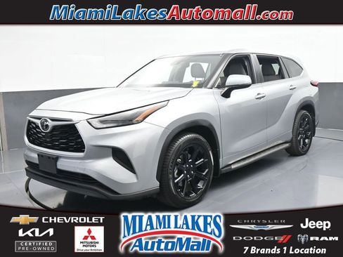 Used 2022 Toyota Highlander L image 1