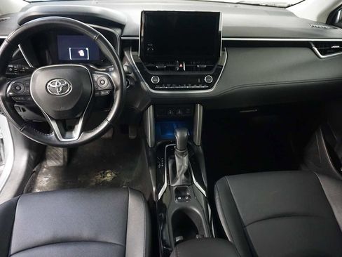 Used 2023 Toyota Corolla Cross XLE image 18