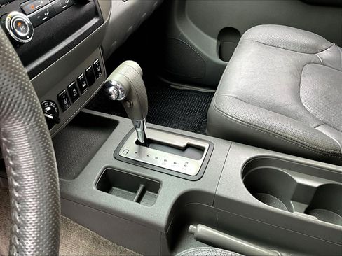 Used 2012 Nissan Frontier SL AWD/4WD image 18