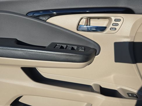 Used 2016 Honda Pilot Touring image 24