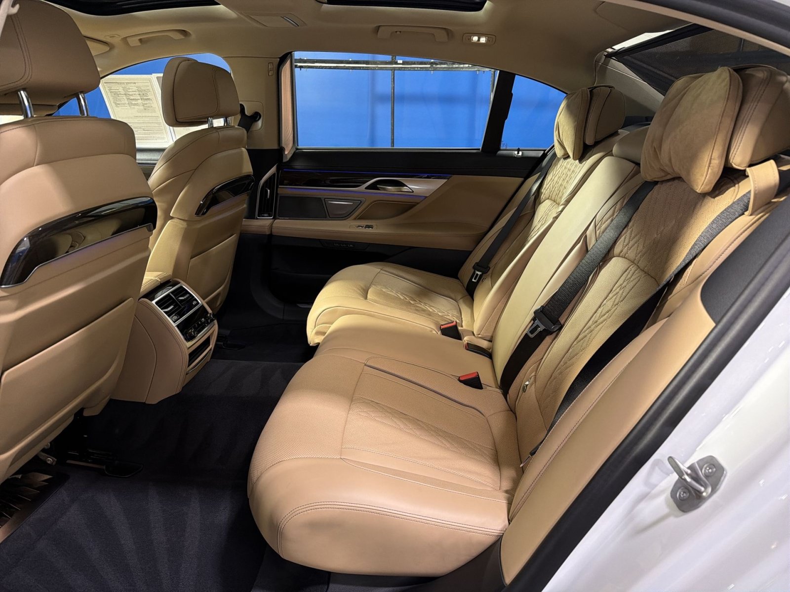 Used 2022 BMW 750i xDrive w/ Executive Package AWD/4WD image 28