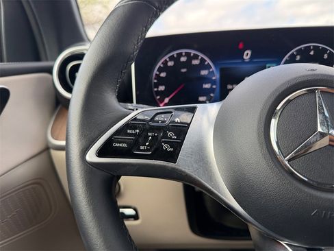 Used 2024 Mercedes-Benz GLC 300 4MATIC image 24