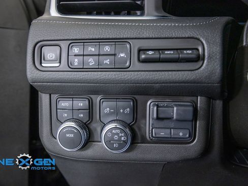 Used 2023 GMC Yukon Denali w/ Advanced Technology Package AWD/4WD image 13