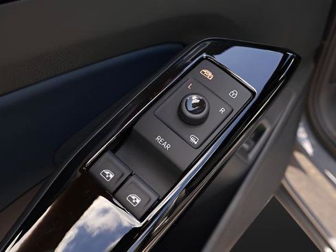 Certified 2025 Volkswagen ID.4 Pro S RWD image 13