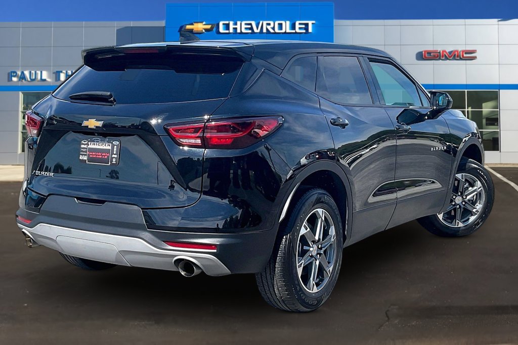 Used 2025 Chevrolet Blazer LT FWD image 6