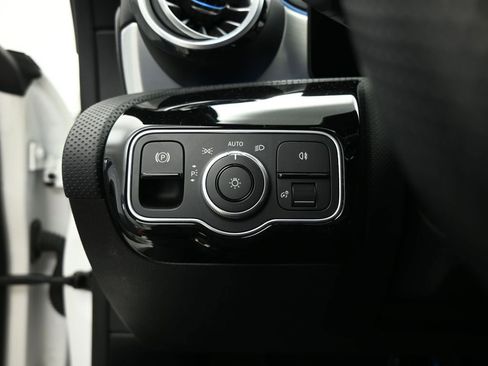 Used 2024 Mercedes-Benz CLA 250 image 11