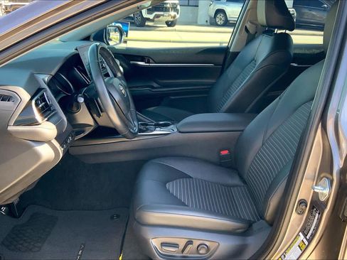 Used 2023 Toyota Camry SE image 7