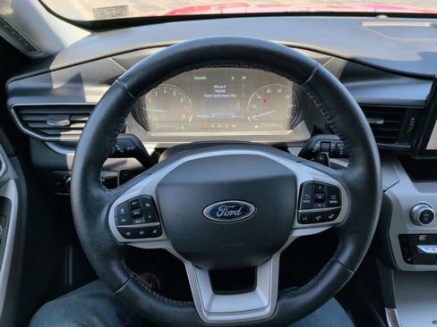 Used 2021 Ford Explorer XLT w/ Equipment Group 202A AWD/4WD image 26