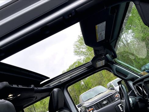 Used 2023 Jeep Wrangler Sahara w/ Cold Weather Group image 21