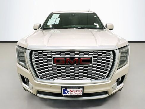 Used 2021 GMC Yukon Denali w/ LPO, Illumination Package RWD image 2