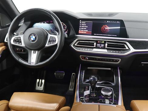 Used 2021 BMW X7 M50i image 23