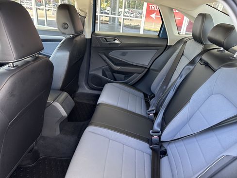 Used 2025 Volkswagen Jetta SE w/ Black Wheel Package FWD image 28