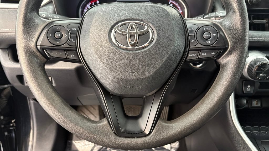 Used 2024 Toyota RAV4 XLE FWD image 33