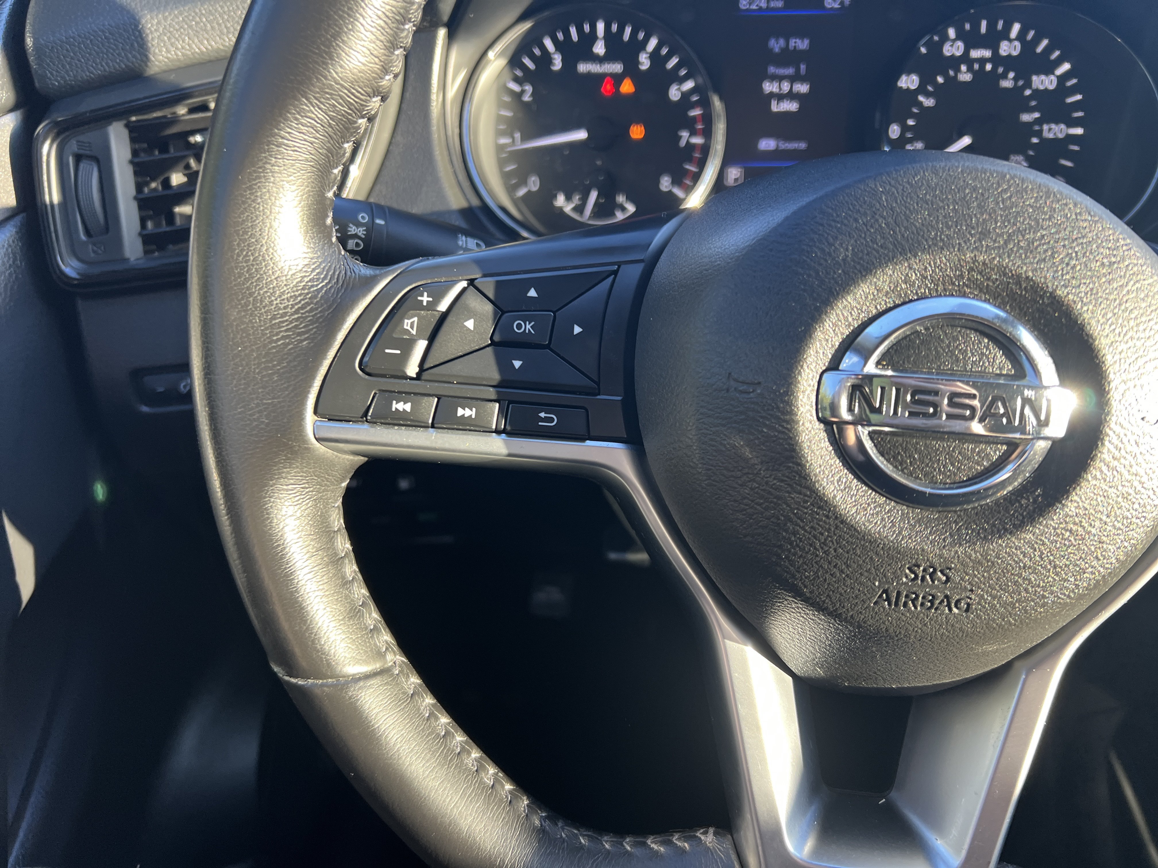 Used 2020 Nissan Rogue SV FWD image 15