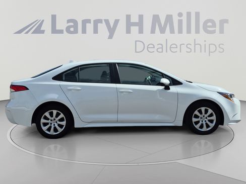 Used 2025 Toyota Corolla LE FWD image 6