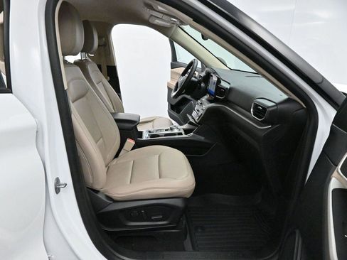 Used 2023 Ford Explorer XLT w/ Equipment Group 202A AWD/4WD image 31
